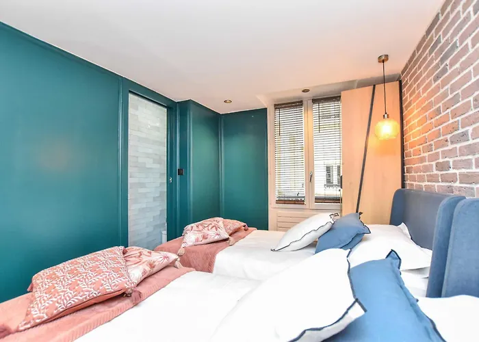 Апартаменты Charming 3br Montorgueil Republique Париж